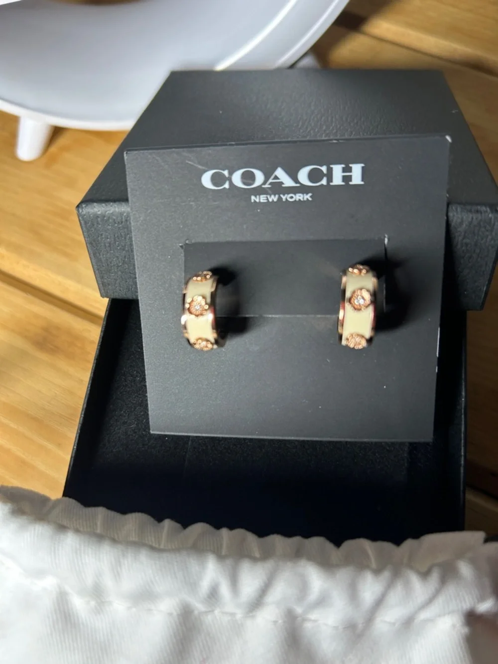 Coach Signature Tea Rose Enamel Huggie Hoop Earrings neutral chalk rose goldNWT - Picture 1 of 5